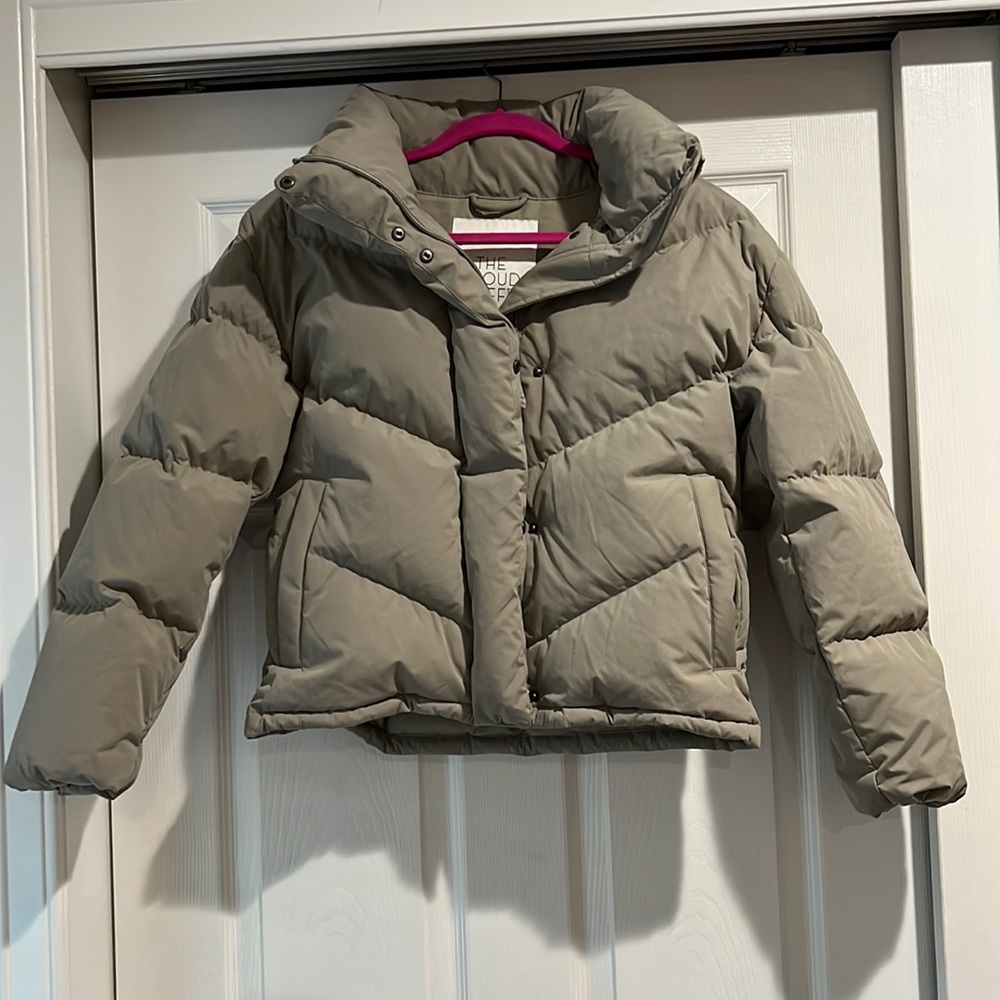 NWOT Aritzia the cloud puff jacket, dry basil green